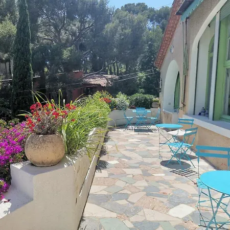 Cassis Hostel Hostel